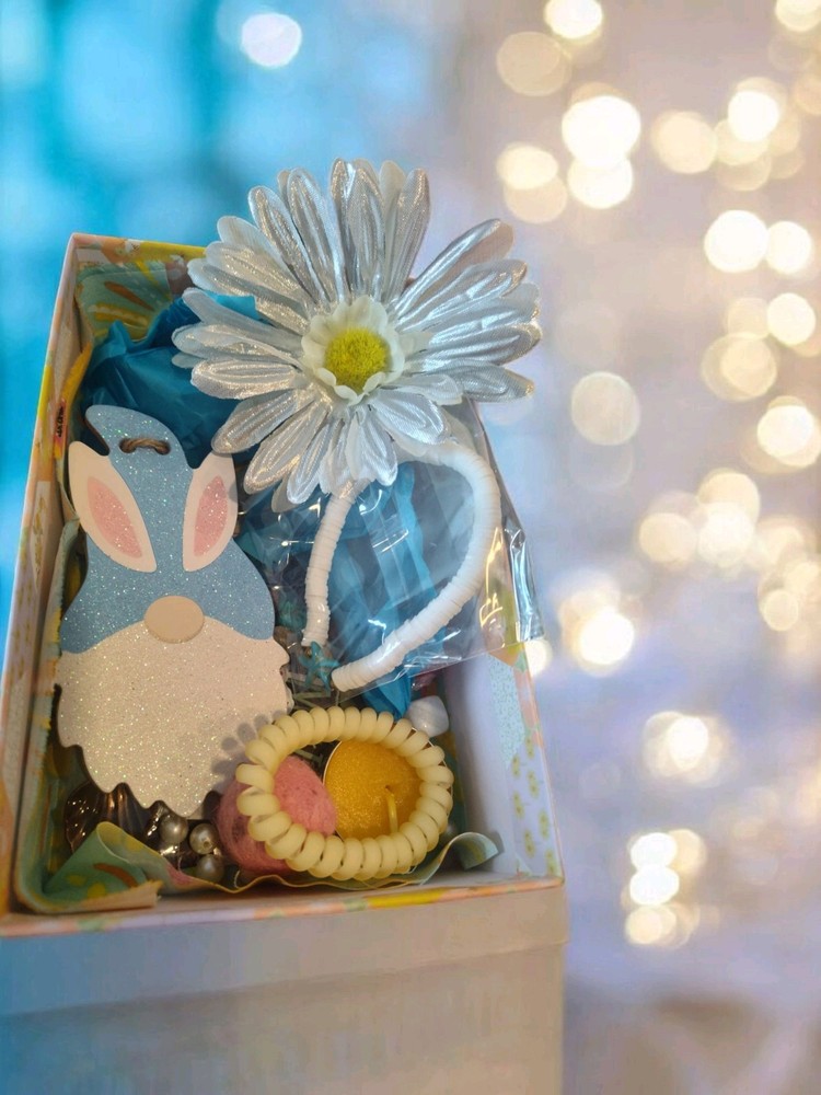 Large Box Design Mystery Lot