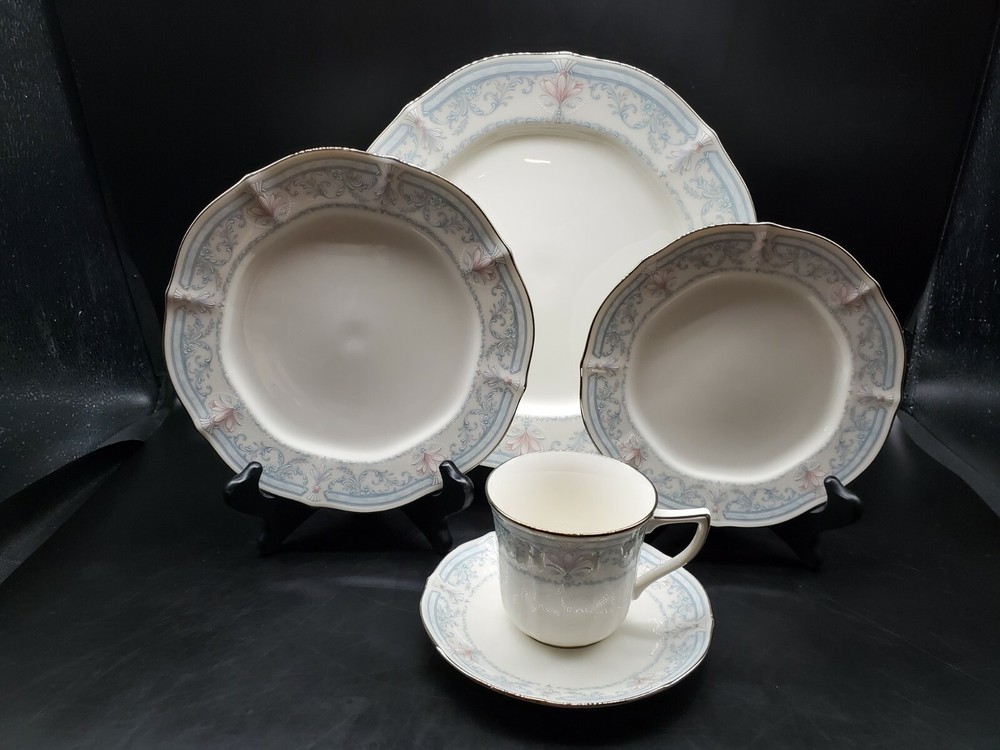 Noritake CROWN FLOWER Place Setting