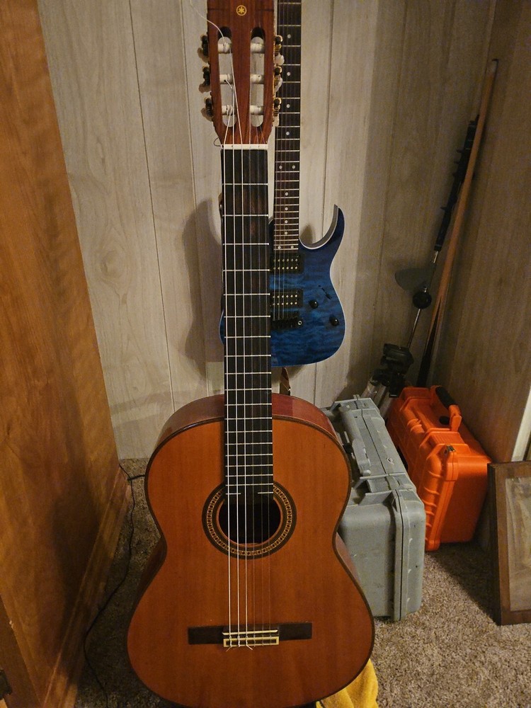 yamaha g-240classical Guitar