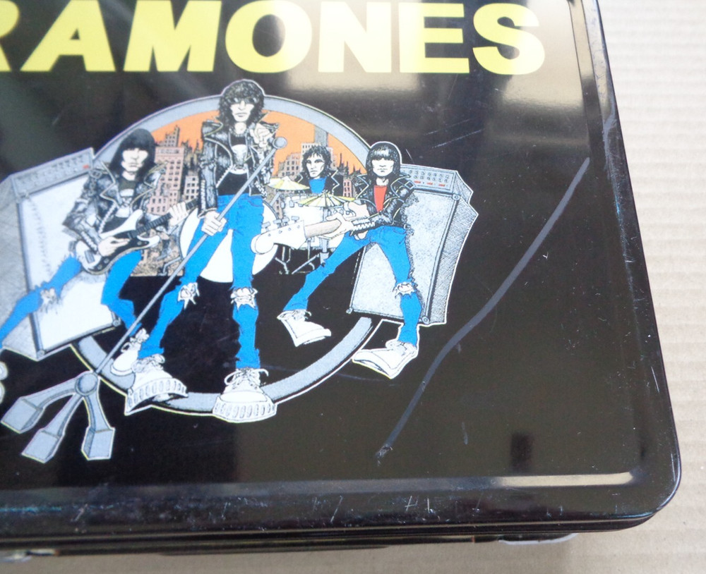 NECA Ramones Lunchbox 2002 with Thermus