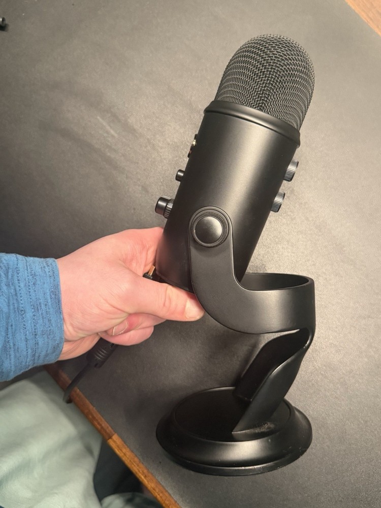 Logitech Blue Yeti Blackout Edition USB Condenser Microphone | lightly used