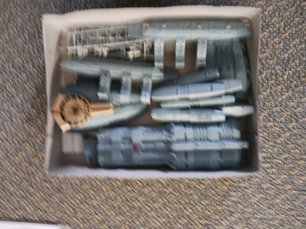 Moebius Models Battlestar Galactica Pegasus 1/4105 Scale Model Kit Open Box