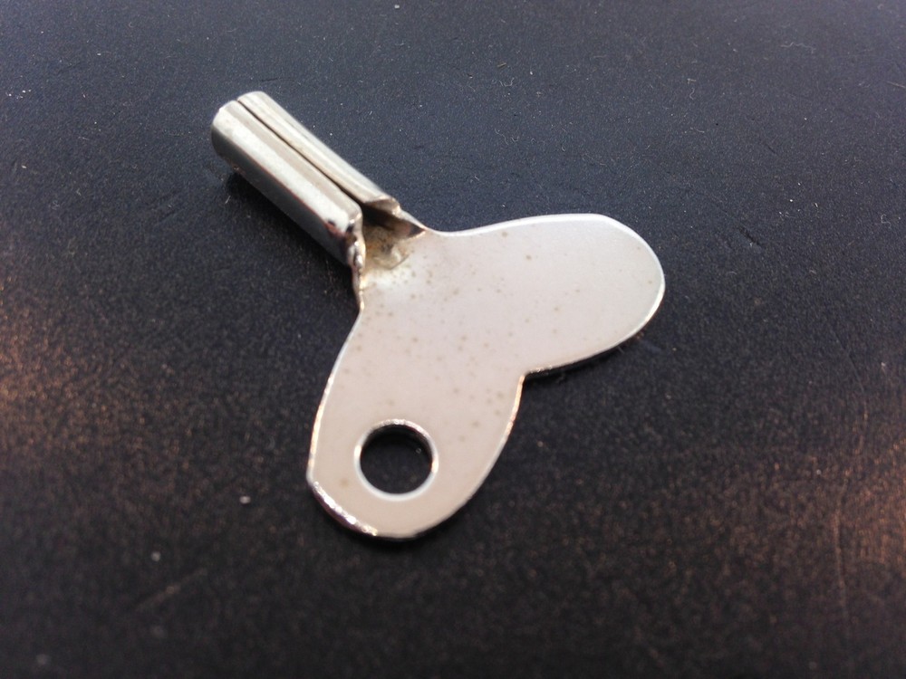 Novelty Clock Key Pendulette