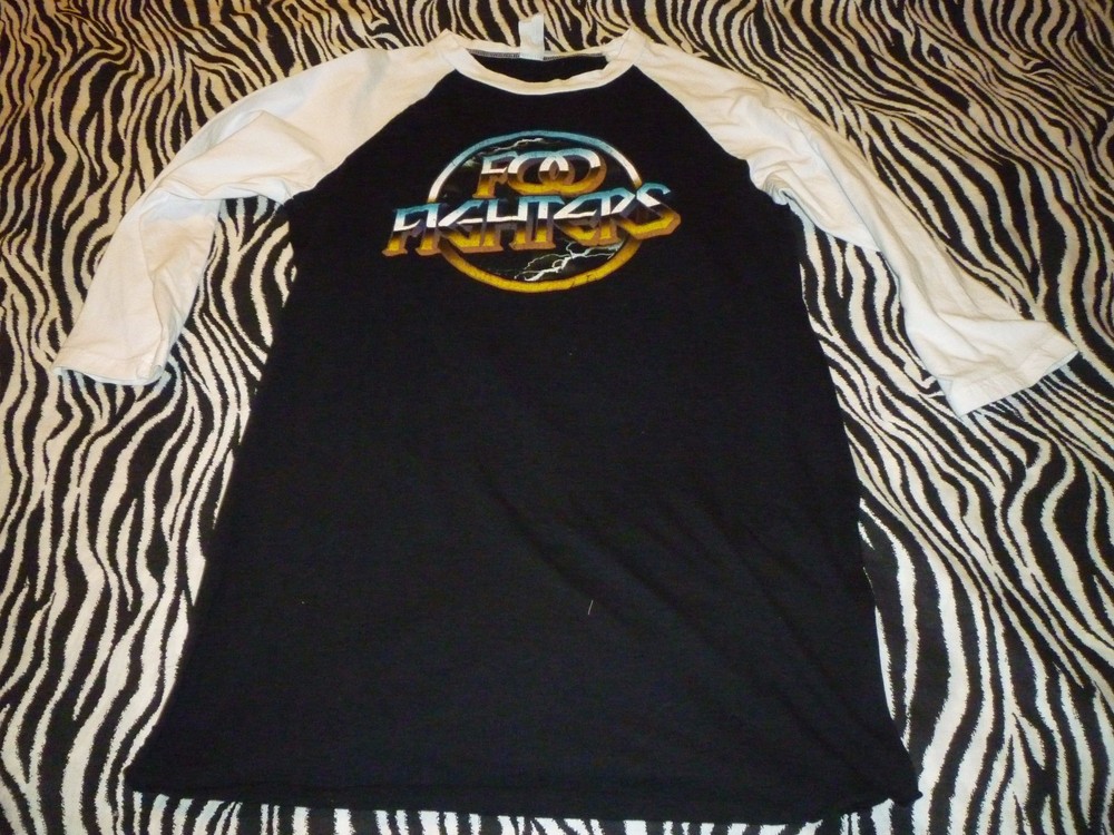 Foo Fighters Shirt ( Used Size M ) Very Nice Condition!!!