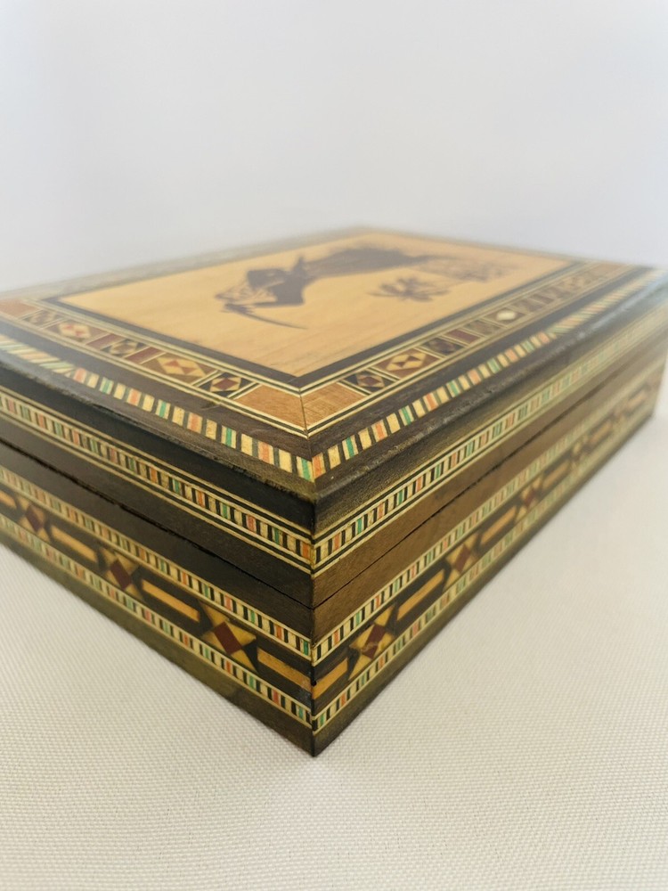 middle eastern wood felt lined , Hinged box. Intricate Details