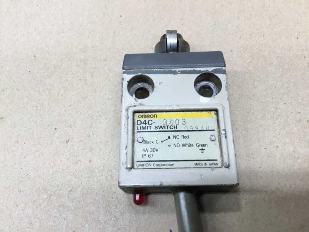 Omron Plunger Type Limit Switch D4C-3403 #48E8