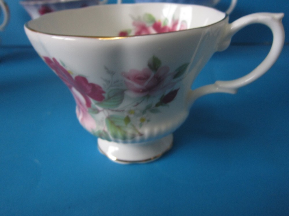 ROYAL ALBERT 6- TEA CUPS ONLY NO SAUCERS EXCELENT CONDITION