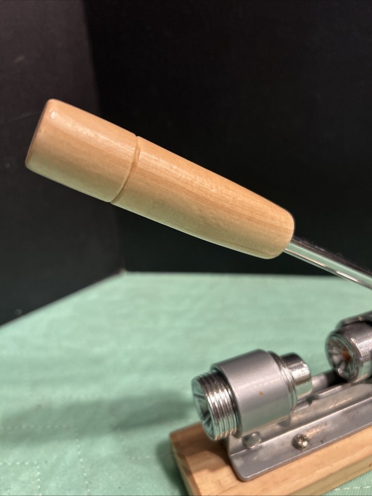 Pecan & Nut cracker Adjustable Pull Down Lever Handle EUC