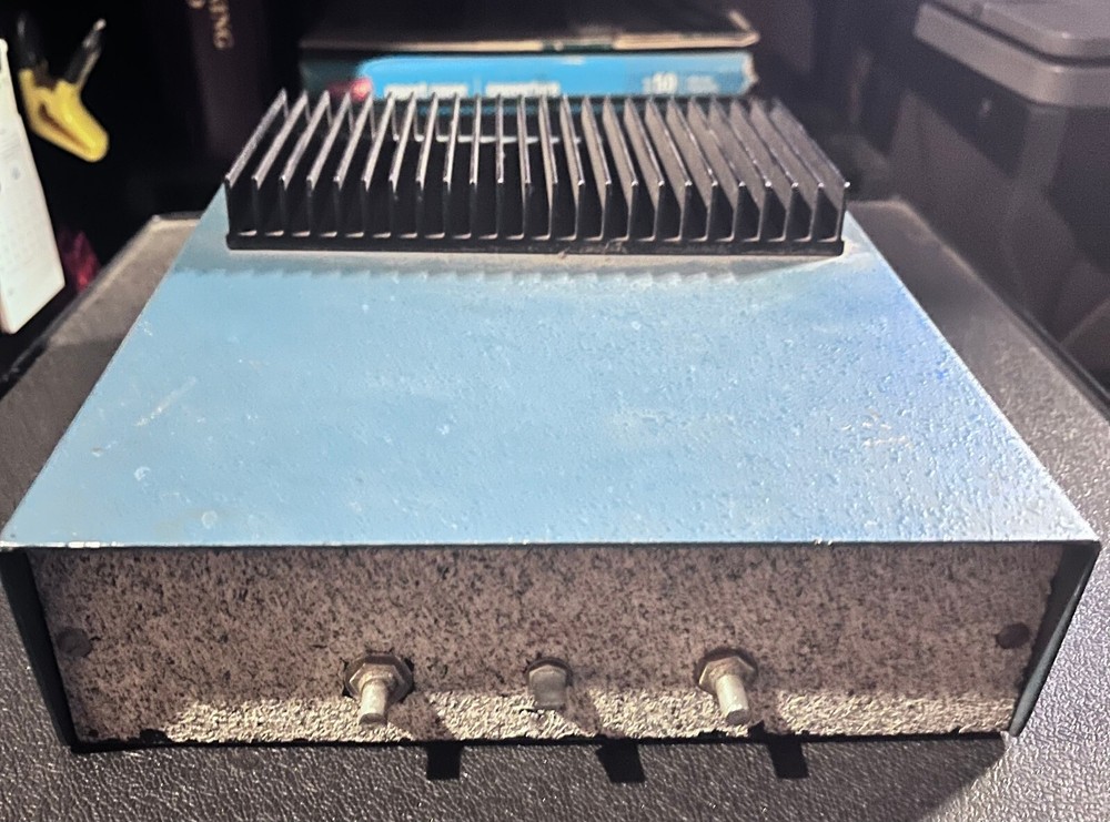 Unbranded & Unknown Possible Custom Built Power Amp ?