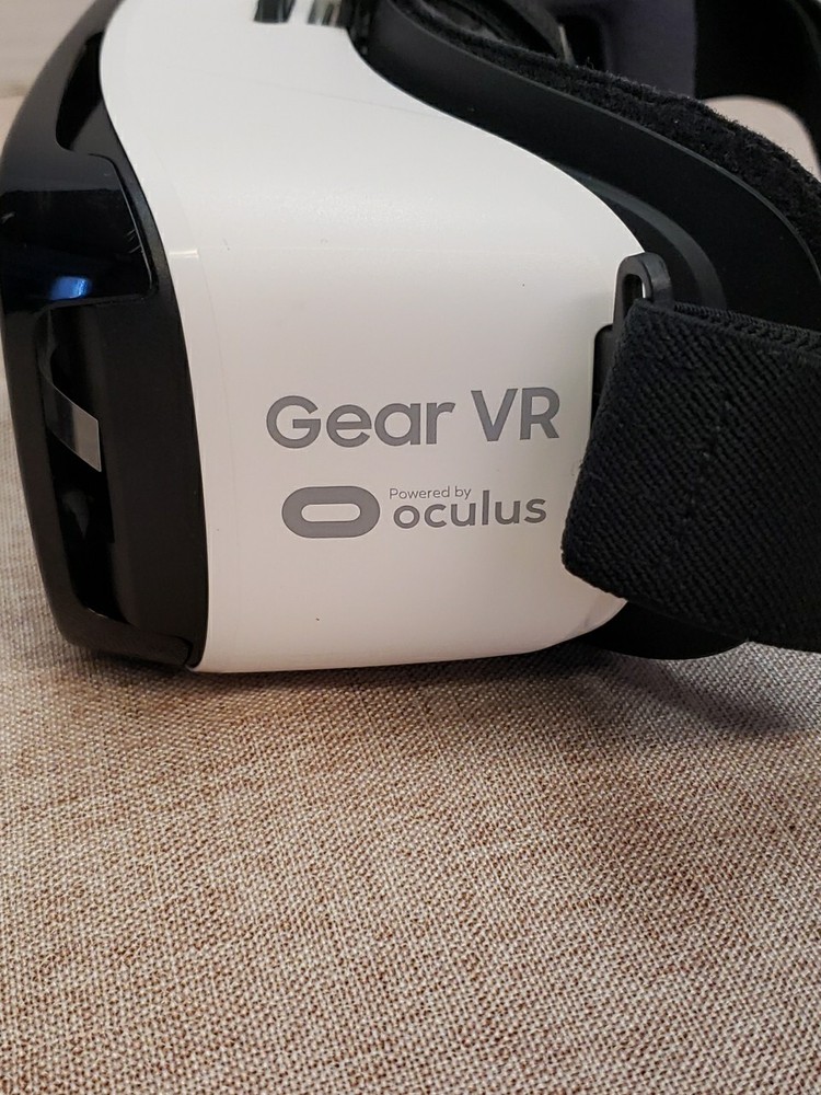 Samsung Gear VR White Oculus Smartphone Virtual Reality Headset