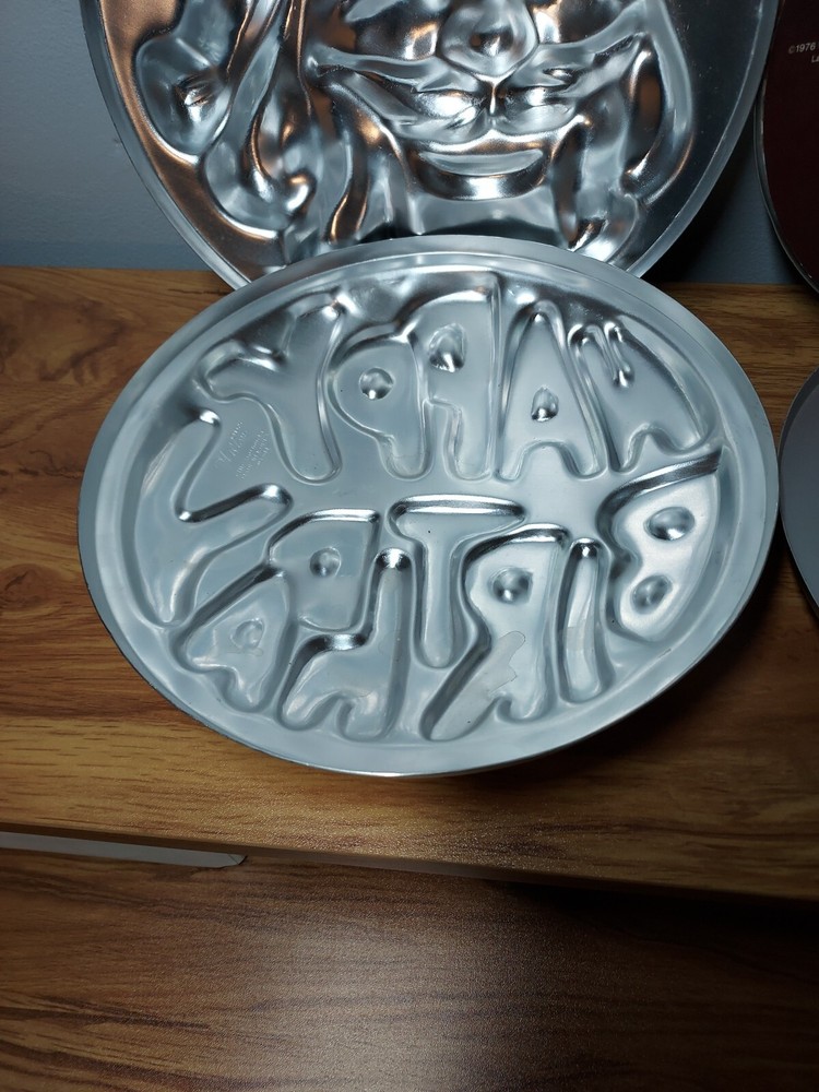 4 Wilton Multi Pan Cake Inserts Santa\Bunny\Birthday\Heart