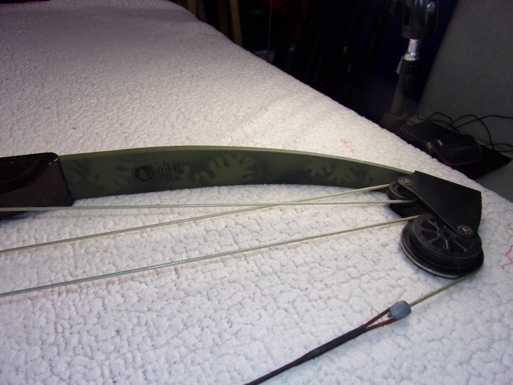 Bear Whitetail Hunter Compound Bow With Camo Limbs