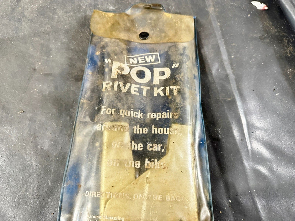 VINTAGE POP RIVIT KIT IN PLASTIC SLEEVE DIY TOOL