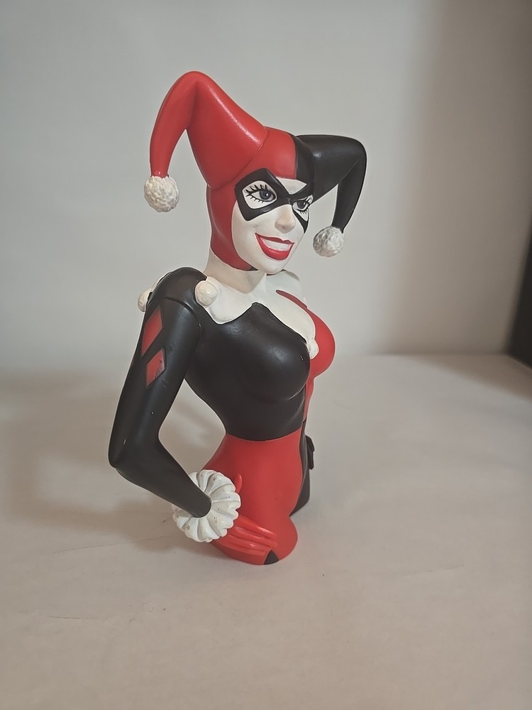 Harley Quinn Bank © DC Comics