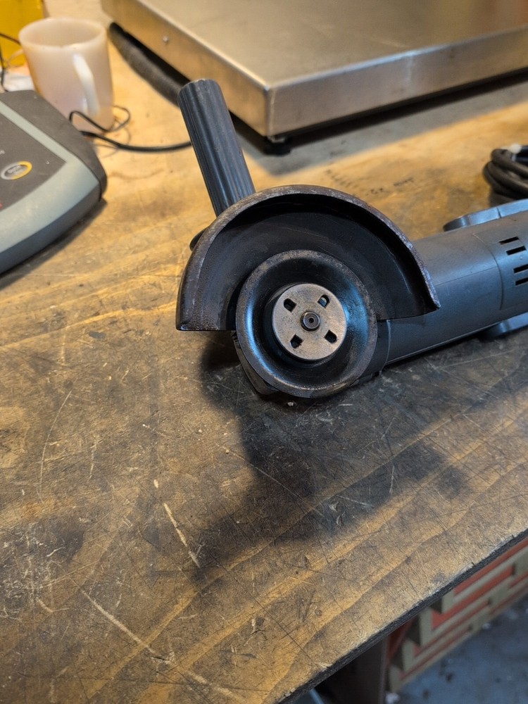 SKIL Professional Heavy Duty Compact Angle Grinder. Refurbished.