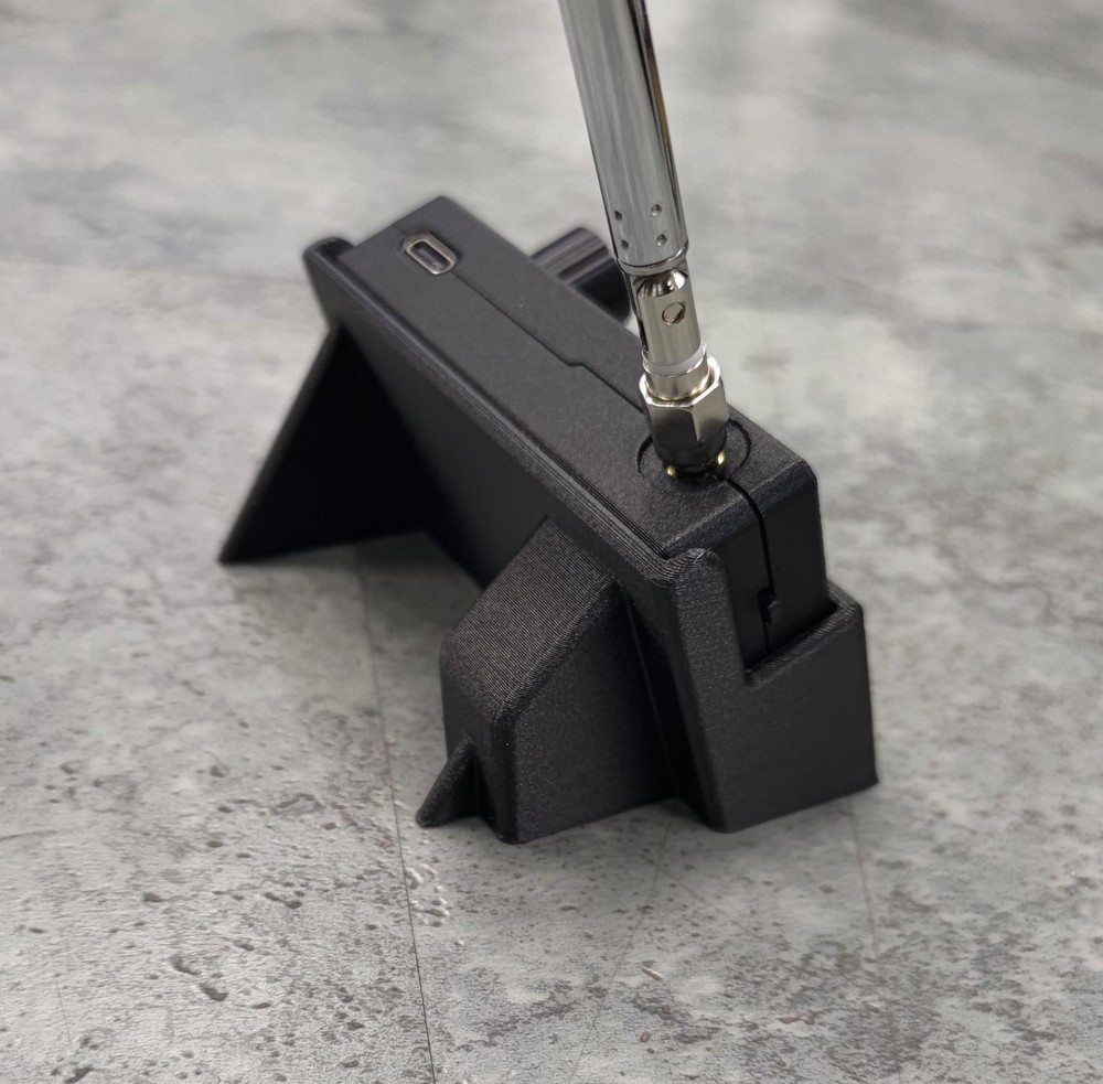 SI4732 Mini Stand – Black, Compact & Sturdy