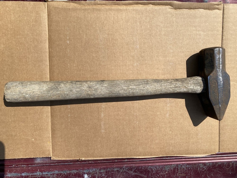 3 Lb Lineman's Hammer With Peg Hole