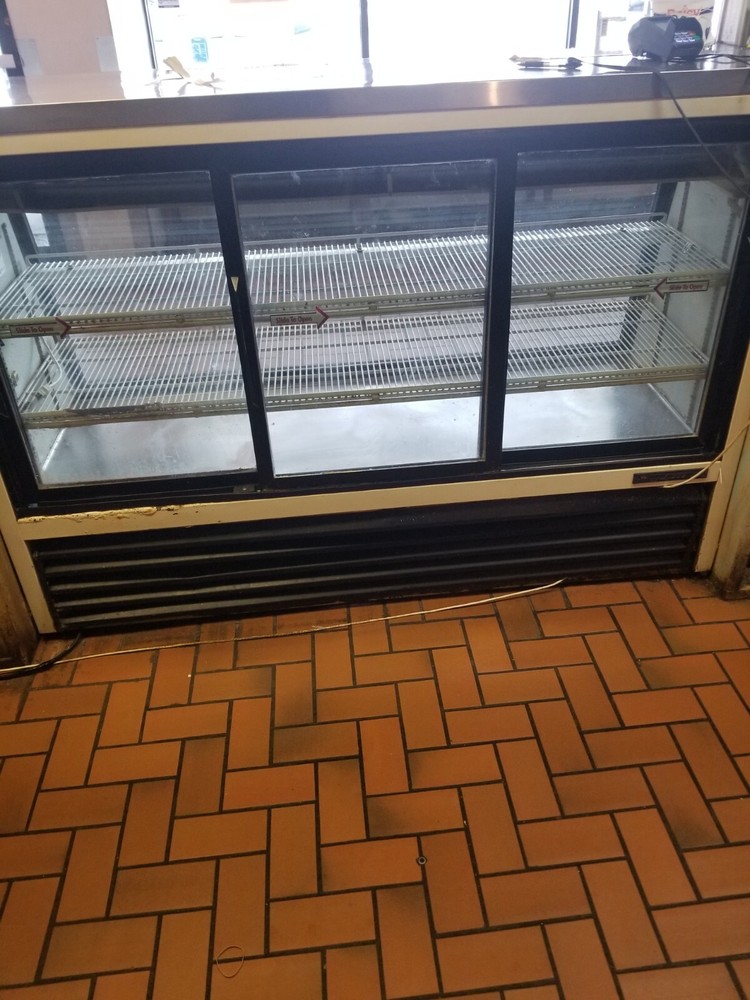 72 " True Deli Case