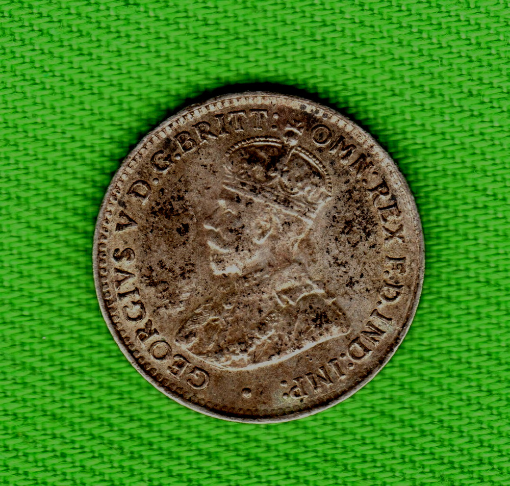 1927 AUSTRALIA SILVER THREEPENCE COIN. .