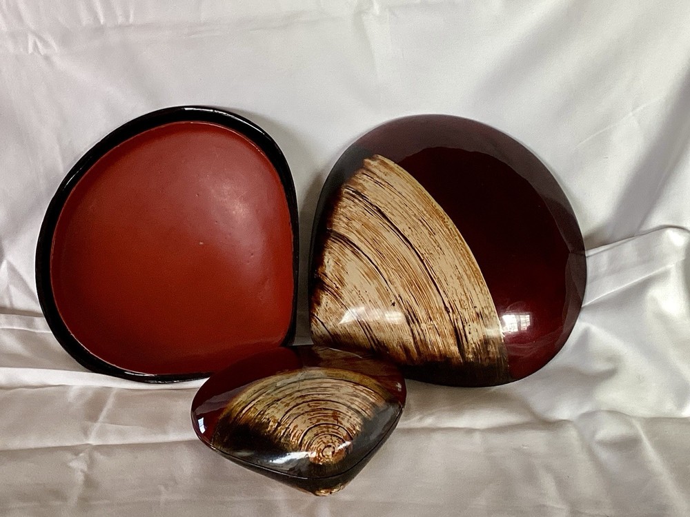 1979 Wakasa Lacquerware 8 1/2” & 5 1/2” Nesting Clam Shell Trinket Boxes