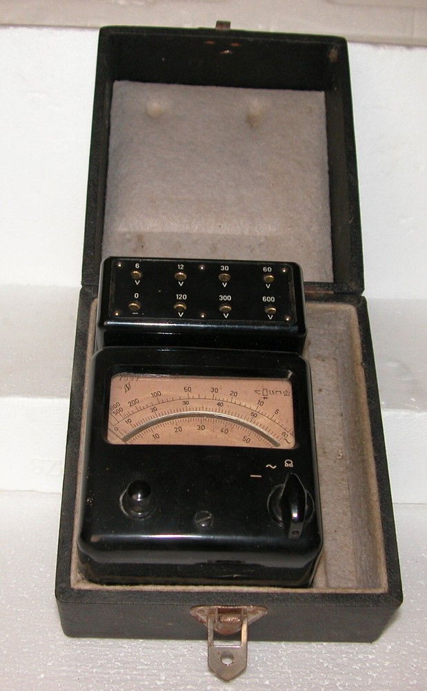Old meter voltmeter  Unavo By  Neuberger  (ud)