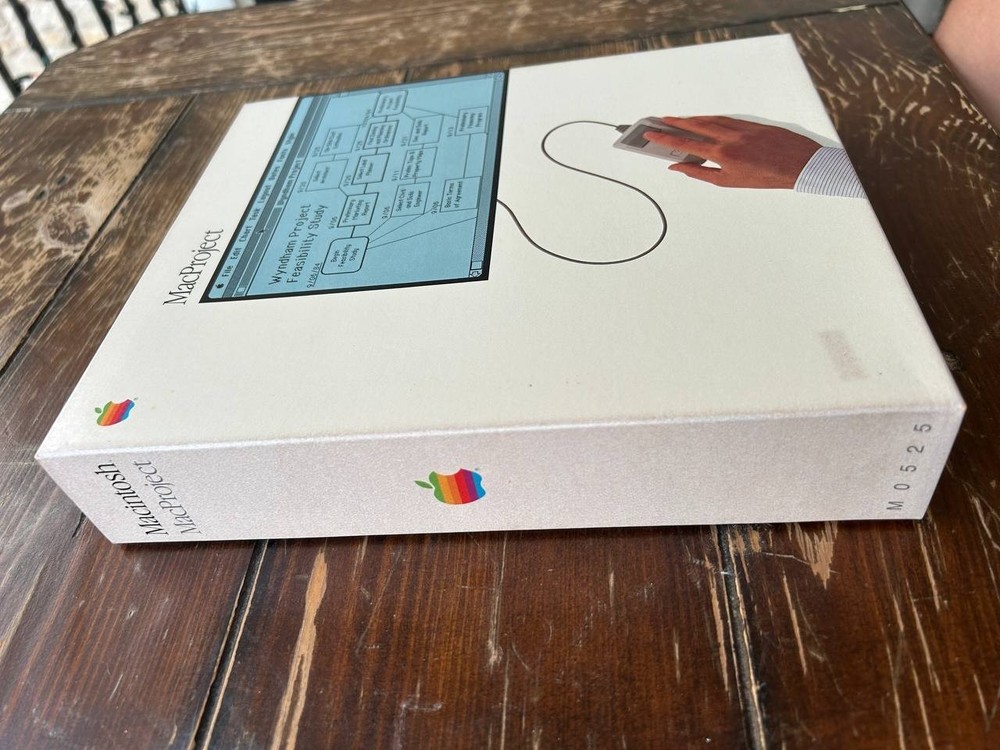 Apple Macintosh MacProject M0525. Vintage Apple software 1984 year