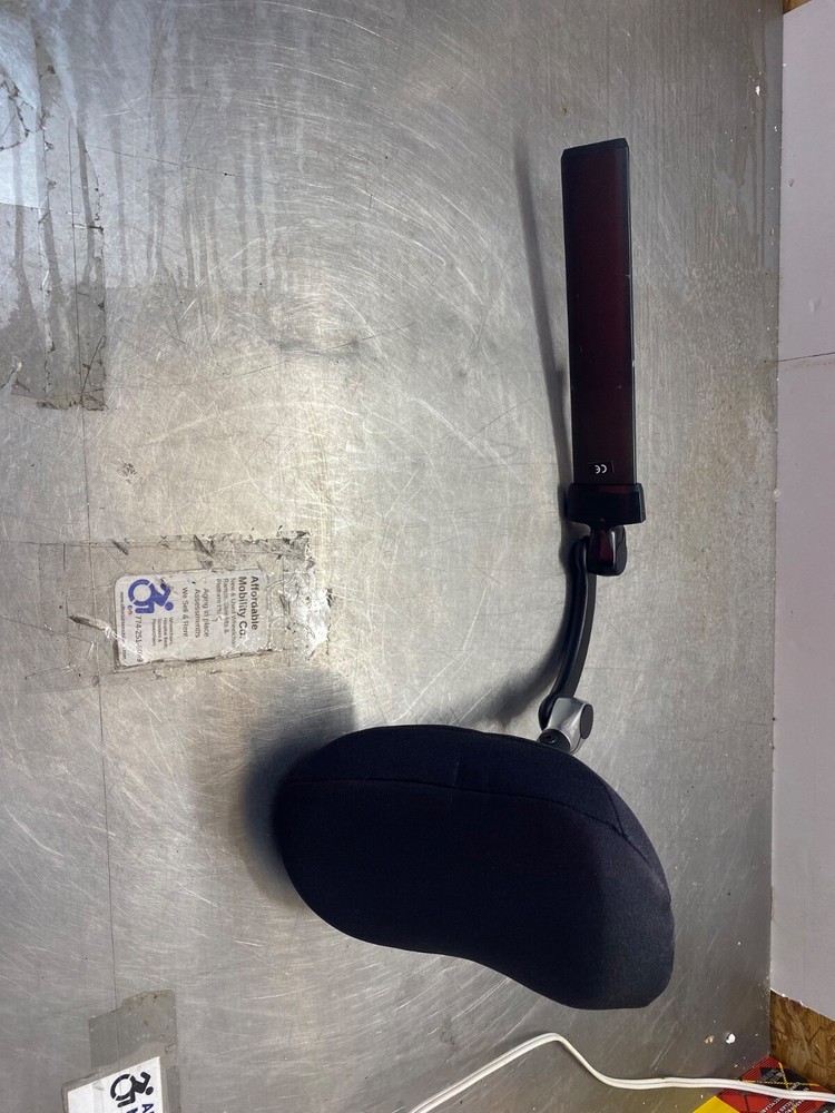 Quickie Whitmeyer headrest with mount hardware (E6/3)