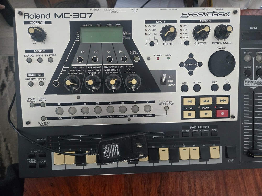 Roland MC-307 Groovebox – Fully Functional – Home Studio Use  - USED