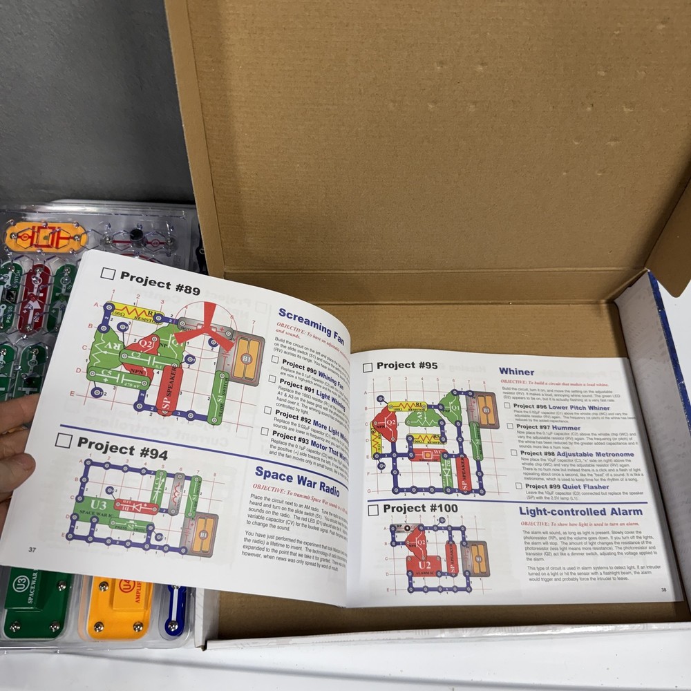 Snap Circuits Classic SC-300 Electronic Projects Learning Kit Toy STEM Ages 8+