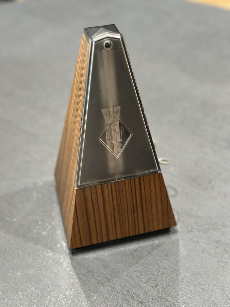 NEW Wittner Plastic Key Wound Metronome - Walnut