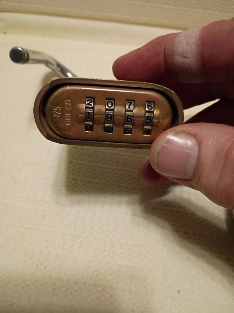 Chateau C970 & Master lock 175..2 Security Heavy Duty Locks - Cylinder & Combo