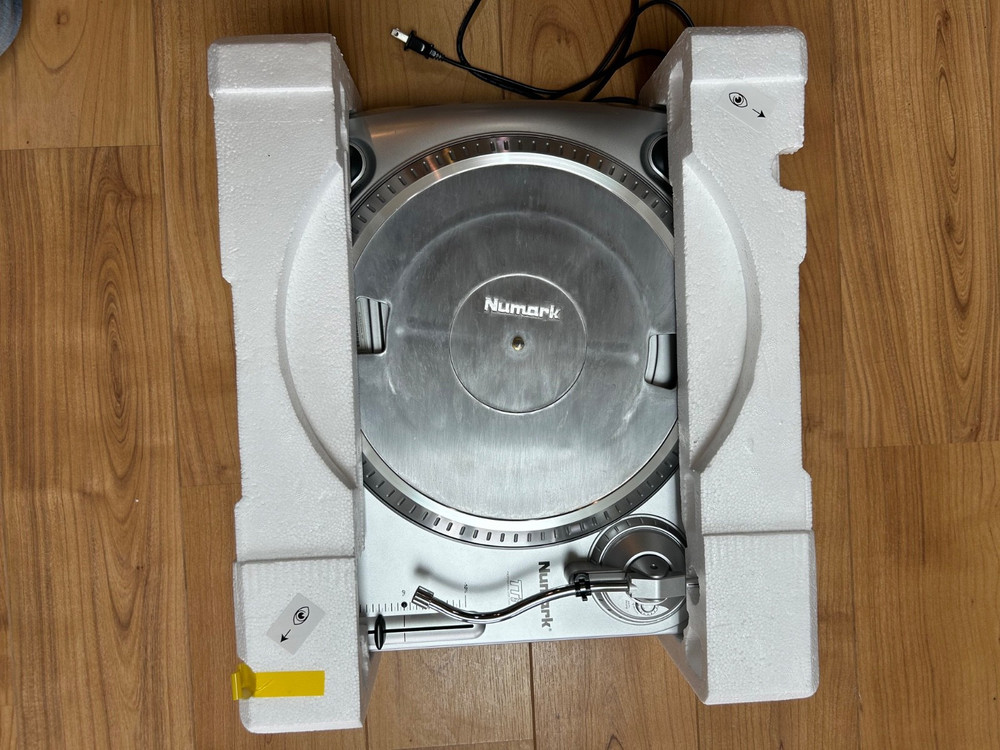 Numark TTusb turntable with USB Audio Interface Digitize Your Vinyl Collection