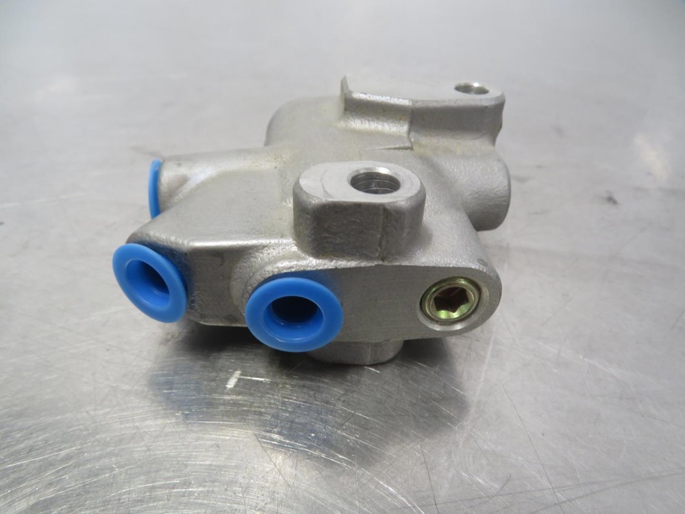 EB979 2006 06 HONDA VFR 800 INTERCEPTOR PROPORTIONING CONTROL VALVE