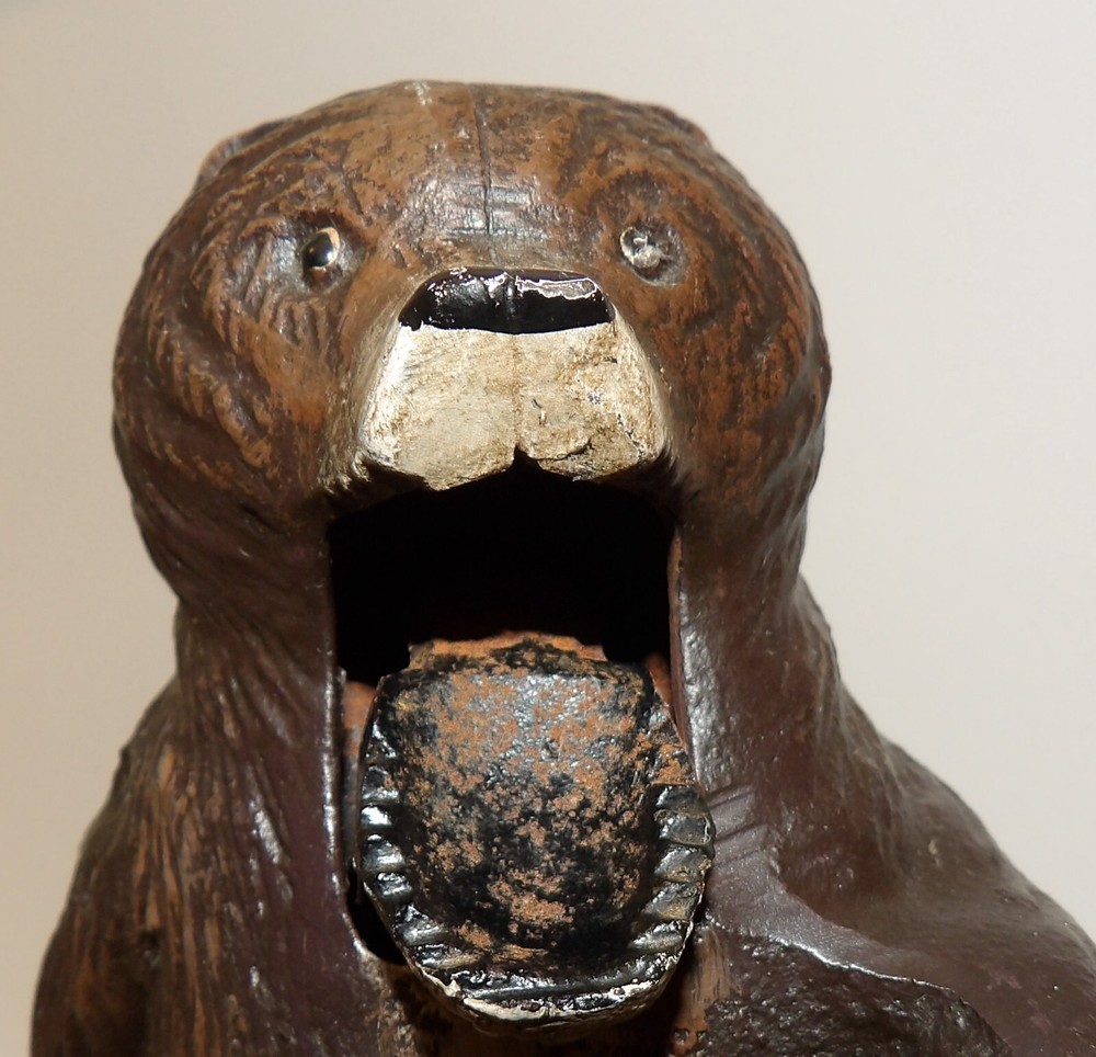 WONDERFUL M.I. CAST IRON BEAR STANDING ON LEAF NUTCRACKER
