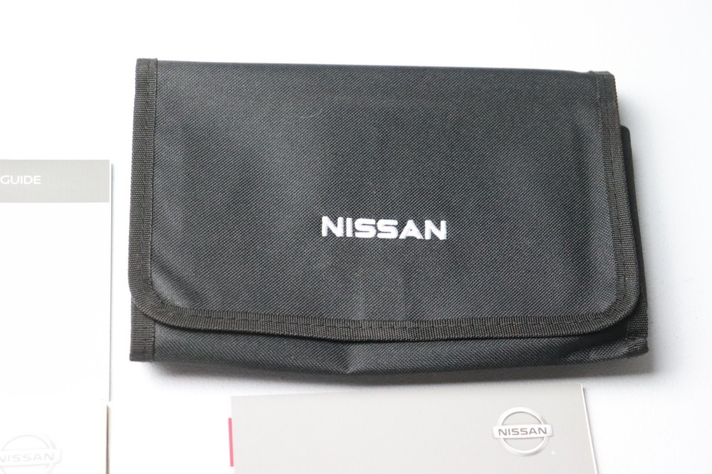 2017 Nissan Maxima Owners Manual With Quick Reference Guide, Navigation And Case