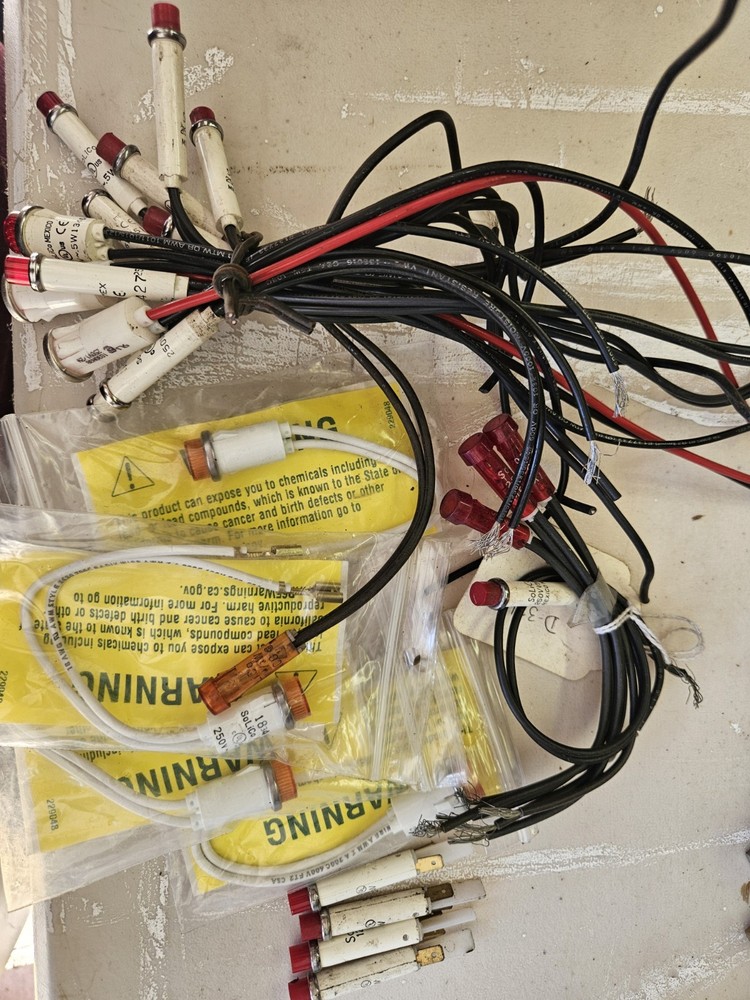 Indicator lights 125v and 250 v