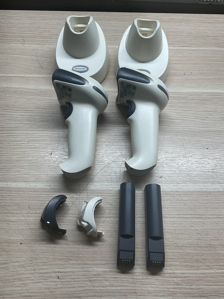 2 / Xenon Model: 1902) Handheld Barcode Scanners / 2 BASES / JUA686