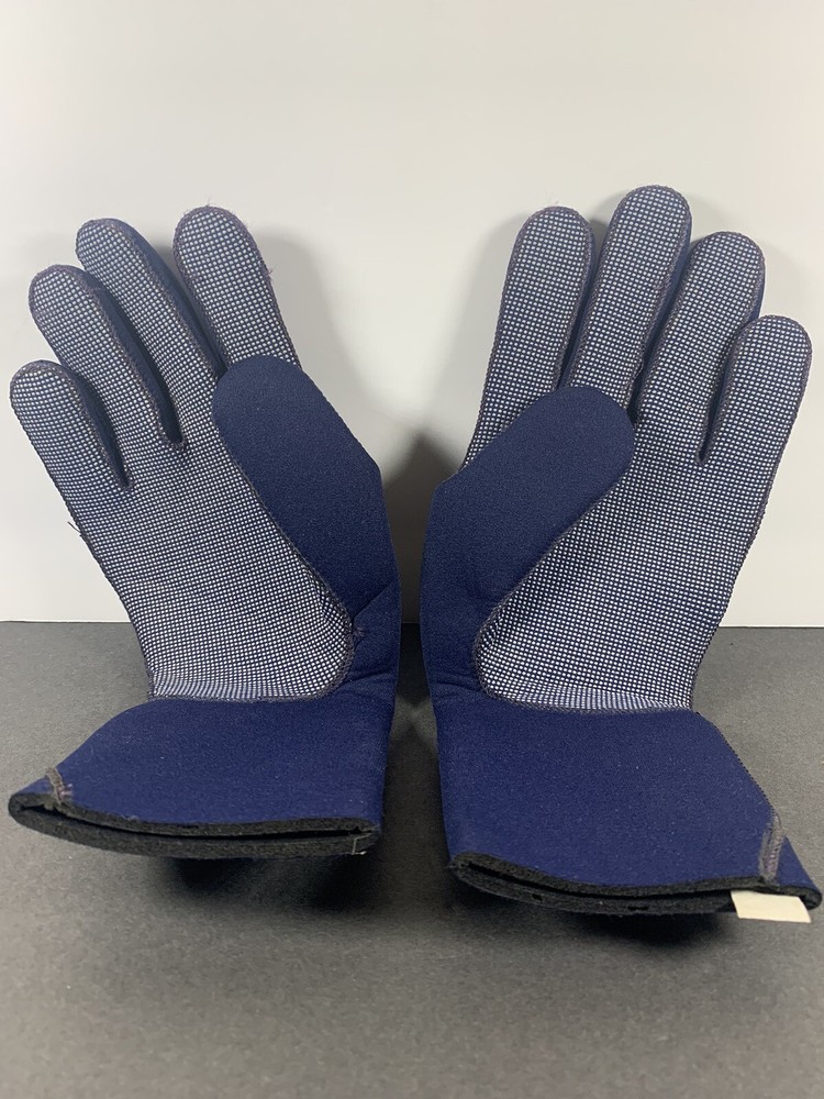 Used O’Neil Diving Gloves  Size : Medium. Good Condition Surfing Gloves (SEC A)