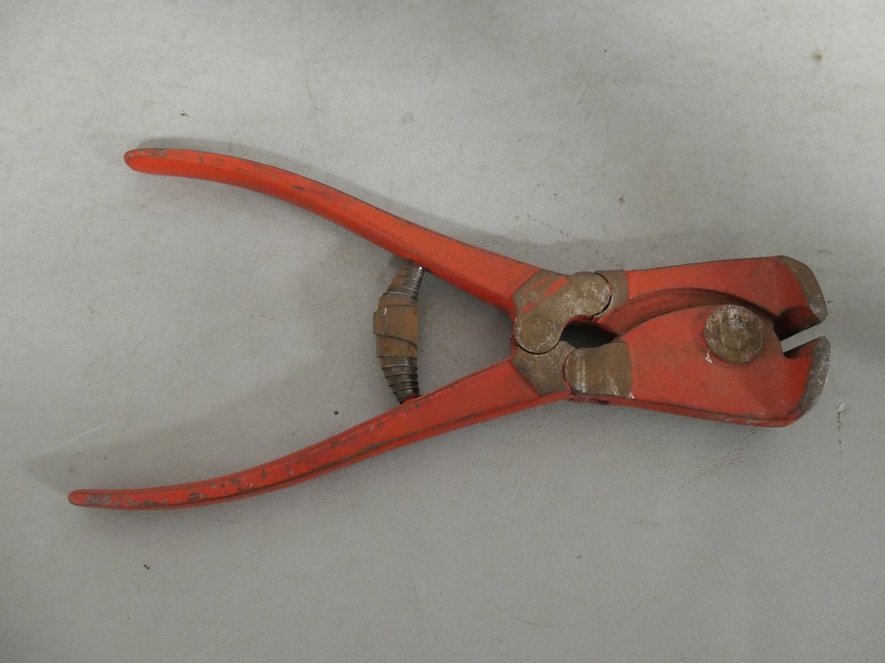 Brookstone Knippers