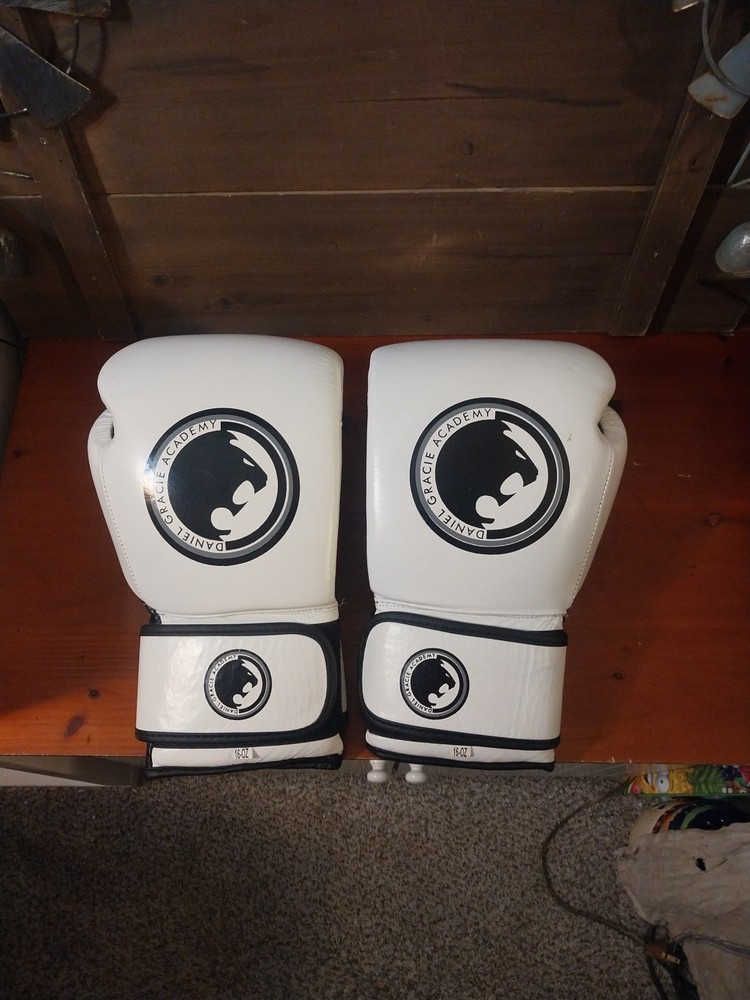 Daniel Gracie 16oz gloves