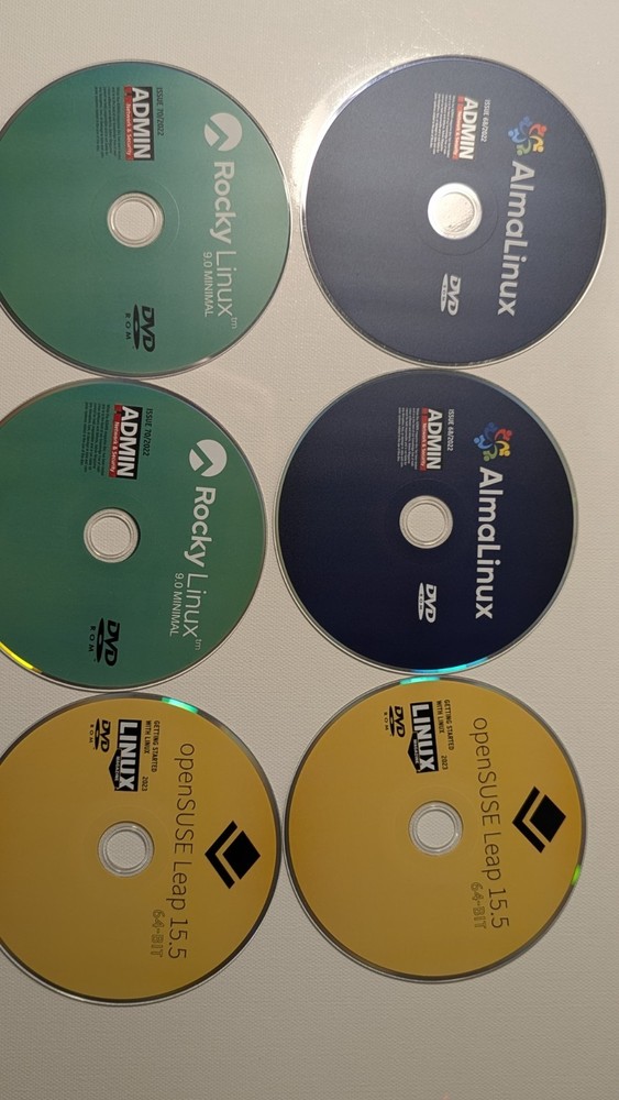 Lot bundle LINUX 51 Total 64 Bit operating System Instal & DVD Rom's