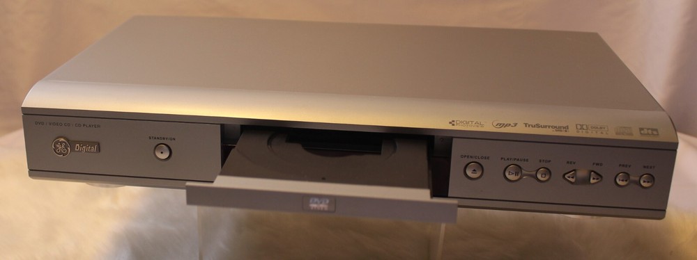 GE DVD Player Digital DGE100NA Silver INCLUDES Remote Control & Users Guide