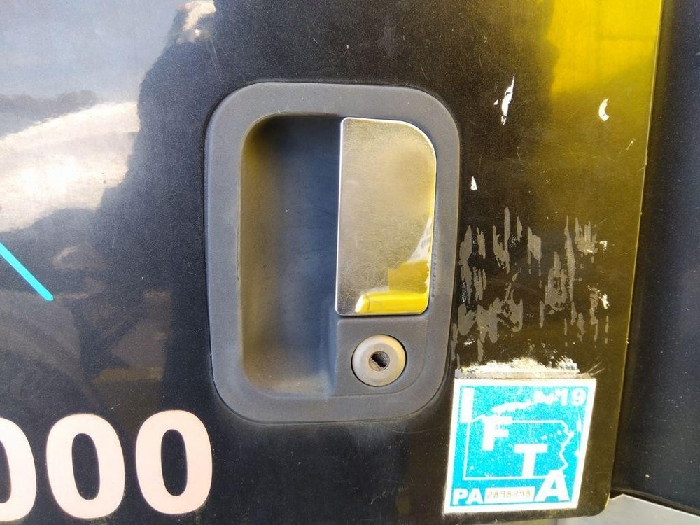 For 2005 PETERBILT 387 DOOR HANDLE Left ,  MD