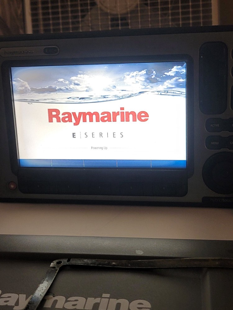 Raymarine C90w Widescreen GPS Chartplotter Multifunction Display