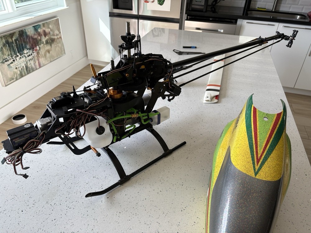 Miniature Aircraft Xcell 1004 Graphite Helicopter w YS61
