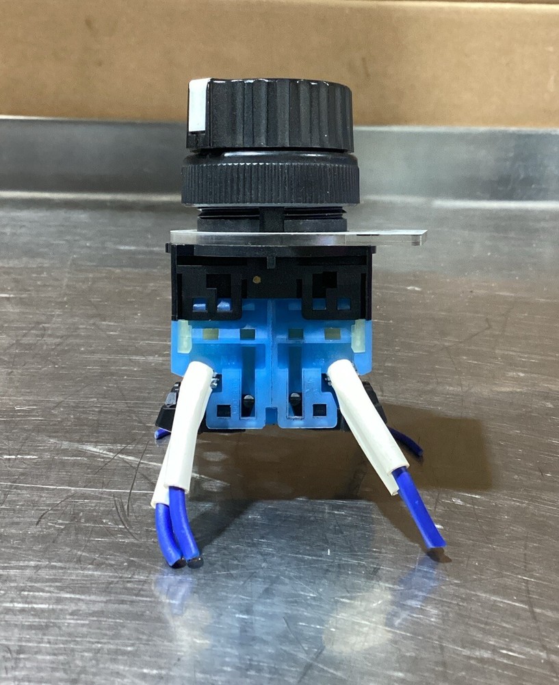 Fuji El AR30S2R 2-Position Pushbutton Selector Switch