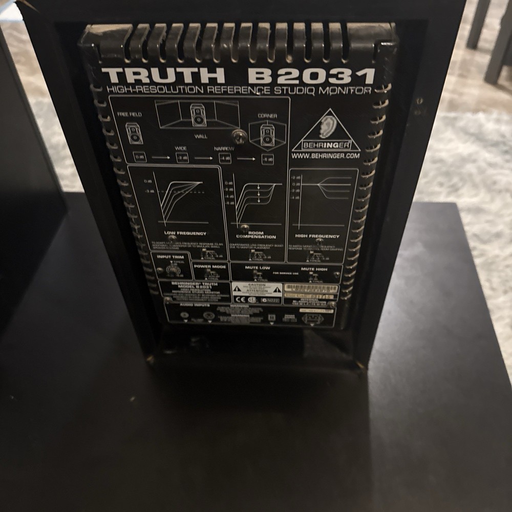 2x Behringer B2031A Truth Aktive Studiomonitore / Active Studio Speakers