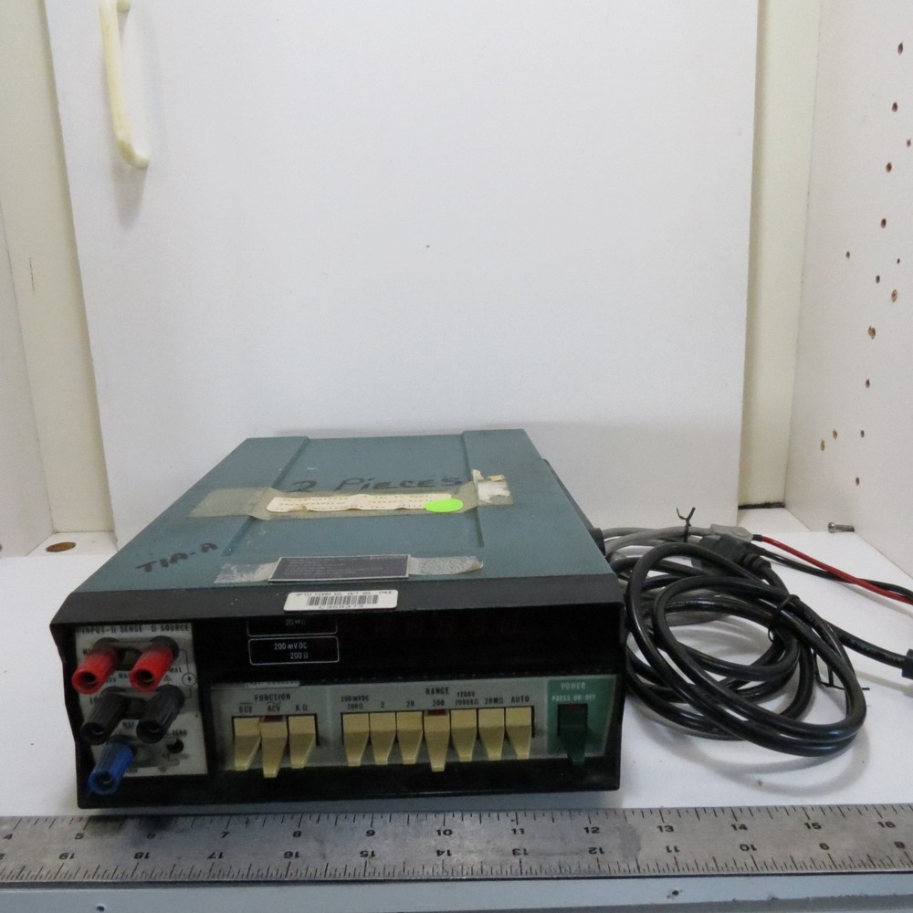 Fluke 8800A Digital Bench Mount Voltmeter 115/230VAC DC AC Voltage