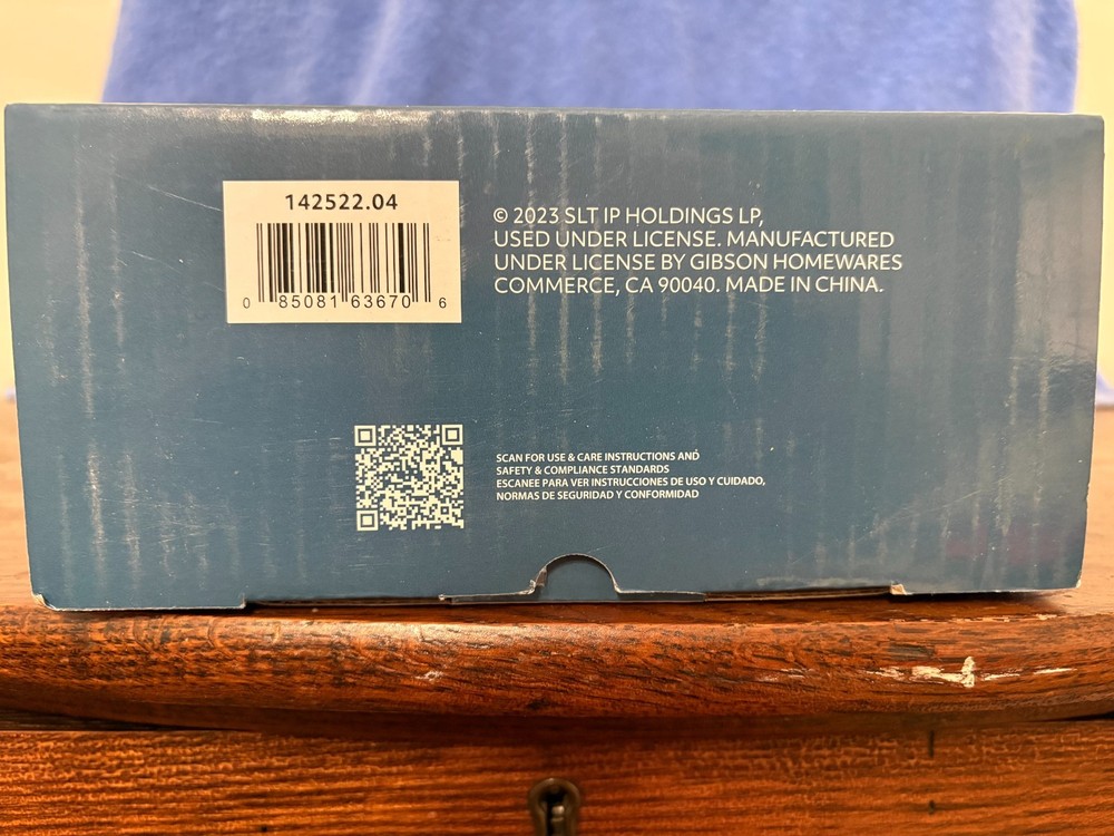 NIB Sur La Table Fine Ceramic Dessert Plates 4-pack