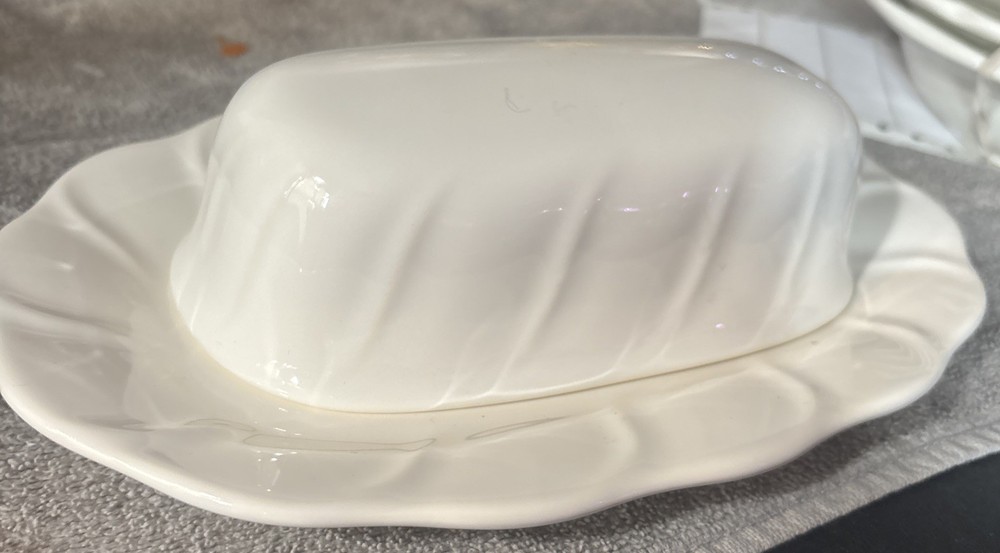 Phalange’s Stratus White Covered Butter Dish